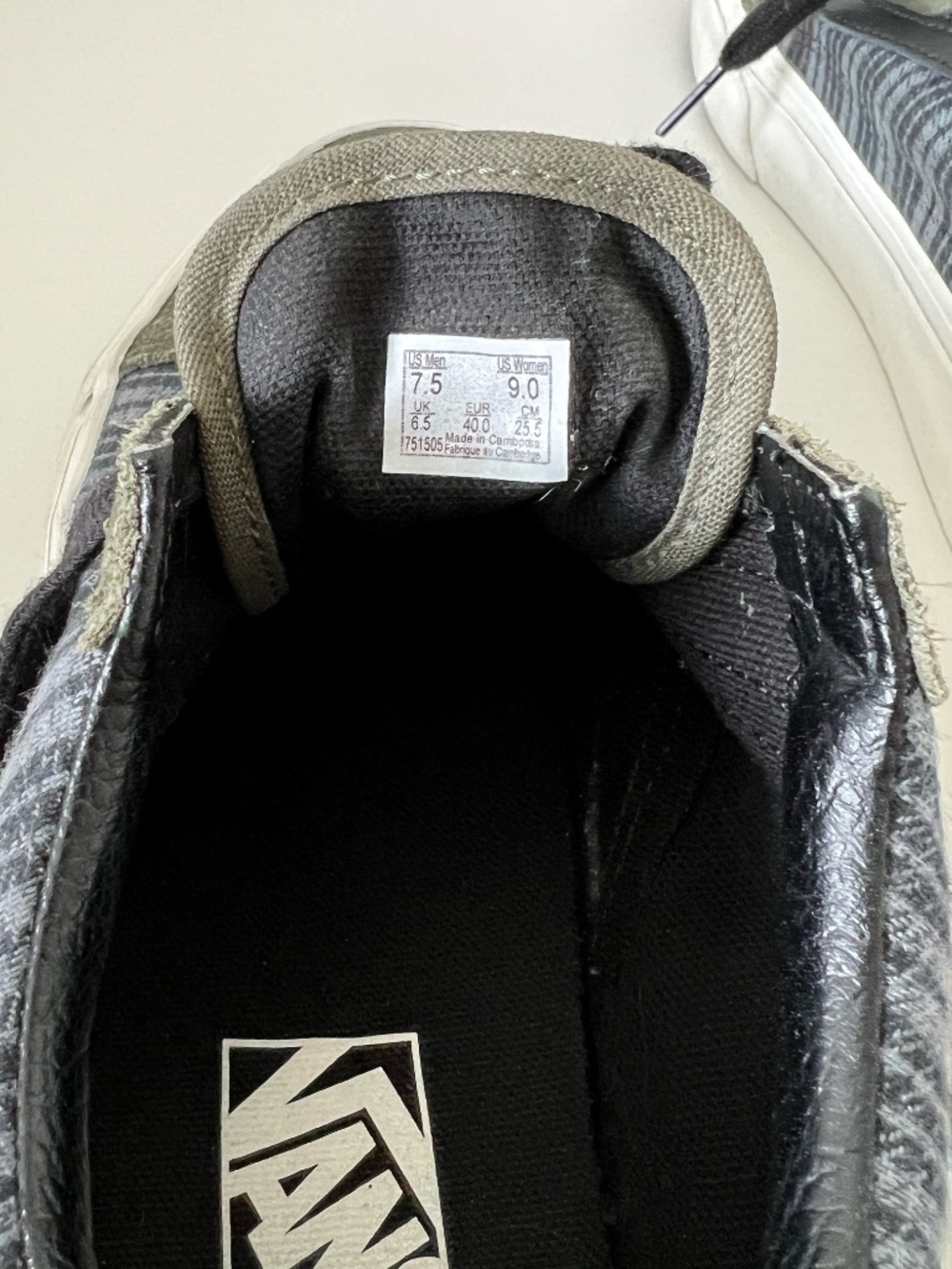 Vans Old Skool Sneakers - Picture 5 of 9